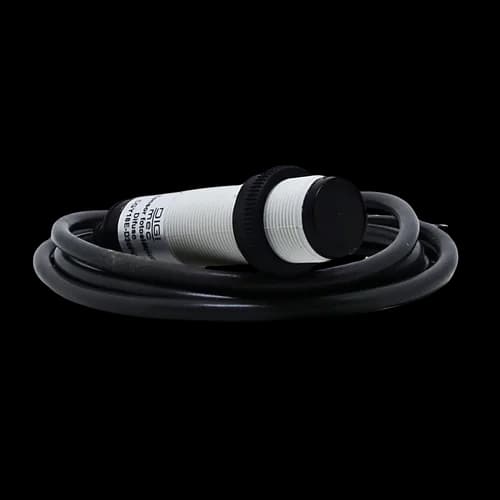 Sensor Fotoelétrico tipo Difuso M18, Sensibilidade 30Cm., NPN NA+NF Ref. CGY18E-D30NC Digimec